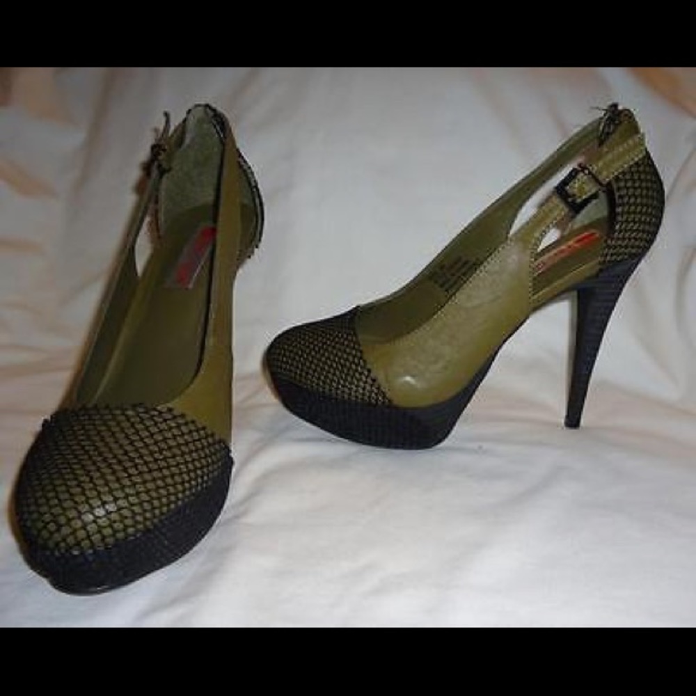 Two Lips Energy Pumps Sz 8